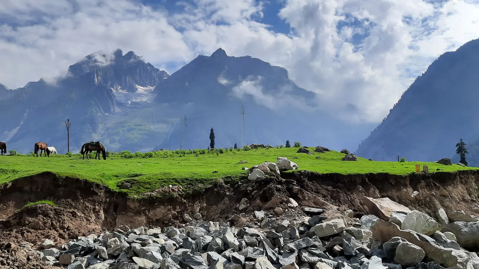 Kashmir in July 2026: Weather, Amarnath Yatra and Travel Tips