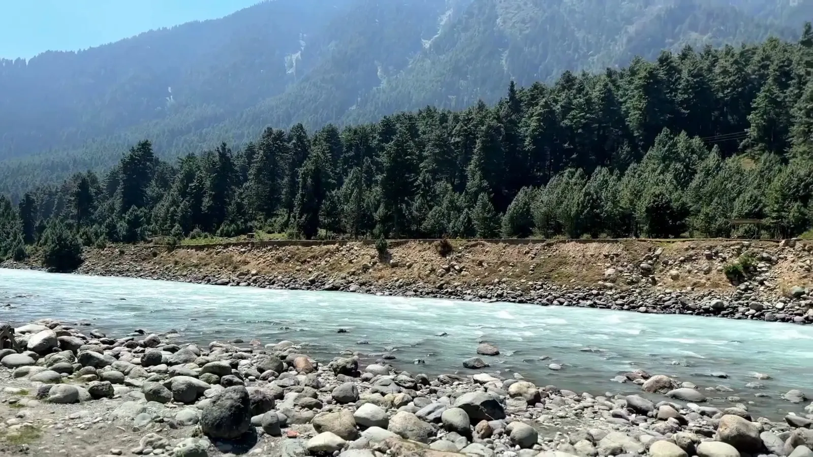 Is Kashmir Safe to Visit in 2026? Current Tourist Advice