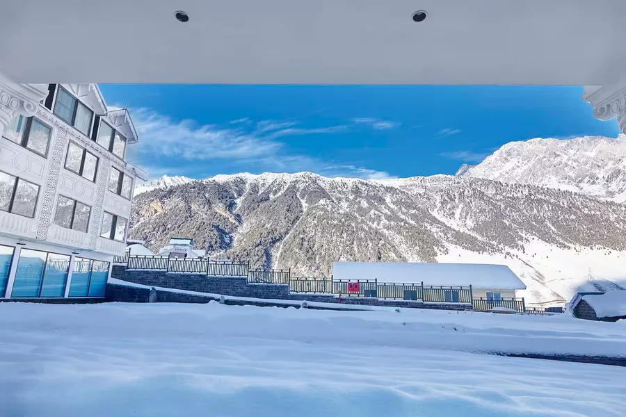 Radisson Hotel Sonamarg booking assistance