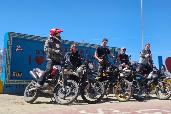 Ladakh bike trip checkpoint group with backup support