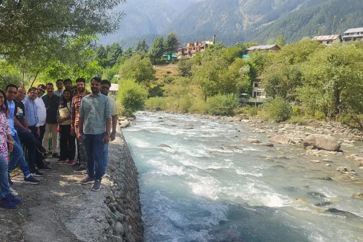 Corporate activity stop in Kashmir