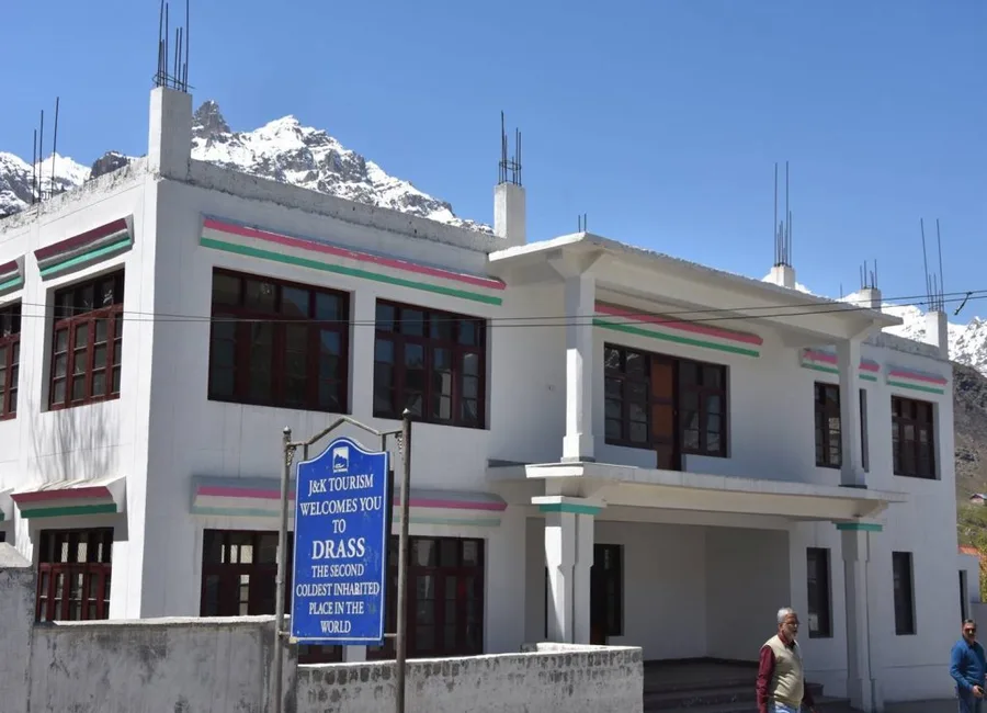 Drass mountain stop near Kargil