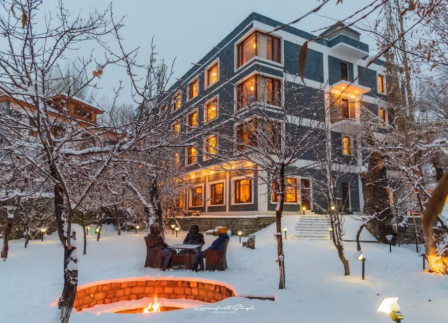 Hotel The Kargil winter garden